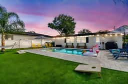 *The Saint* Backyard PARADISE! Pool,Golf,Fire Pit!