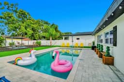 *The Saint* Backyard PARADISE! Pool,Golf,Fire Pit!